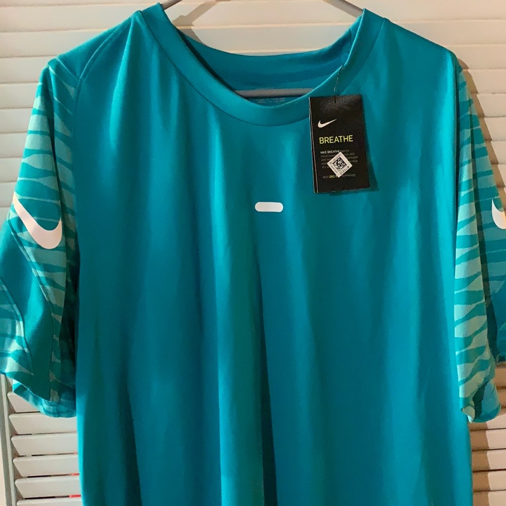 Nike T-shirt new